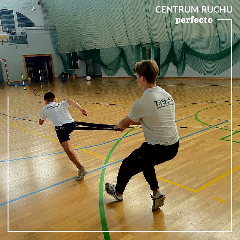 Sprint z oporem w treningu szybkości młodego sportowca